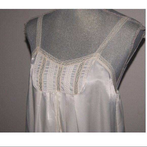 Vintage Givenchy gown/nightdress/intimates - Picture 3 of 9